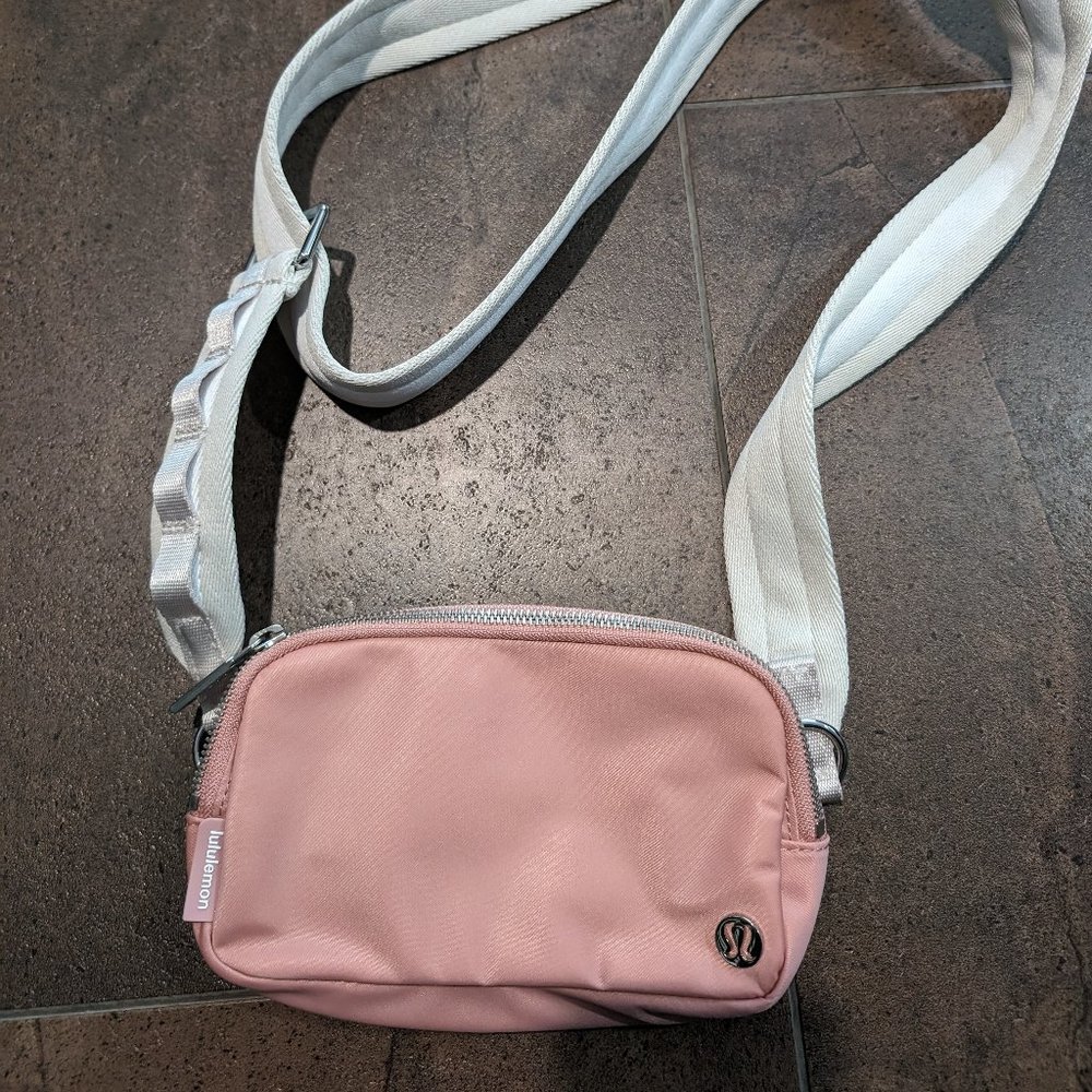 Lululemon belt bag